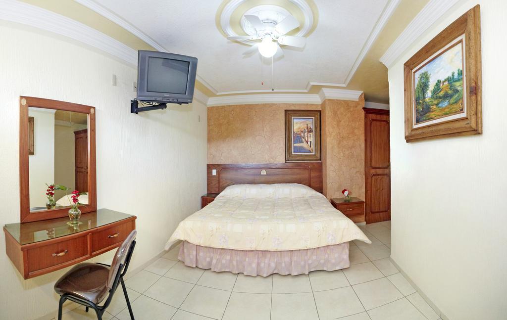 Hotel Rincon Tarasco Морелия Екстериор снимка